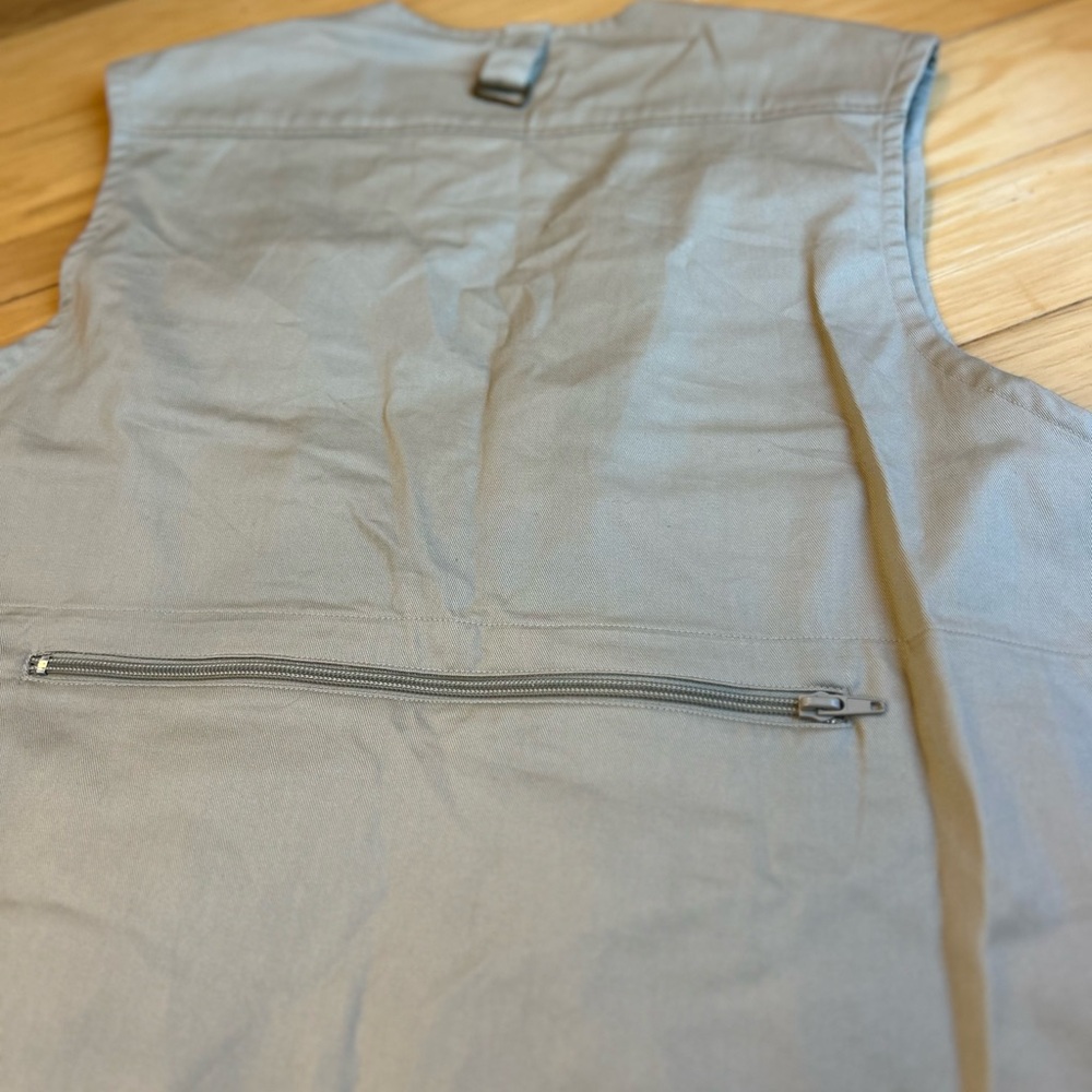 NWT Cedar Cove Bait & Tackle Stylish Gray Cotton Twill Fishing Vest - Picture 10 of 11